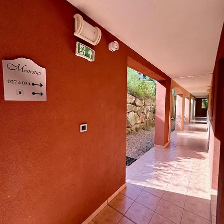 Climatise Avec Piscine Et Jardin A L'entree Du Golfe De St Tropez