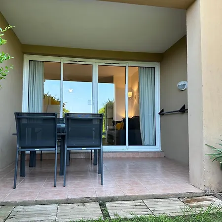 Climatise Avec Piscine Et Jardin A L'entree Du Golfe De St Tropez Appartamento *