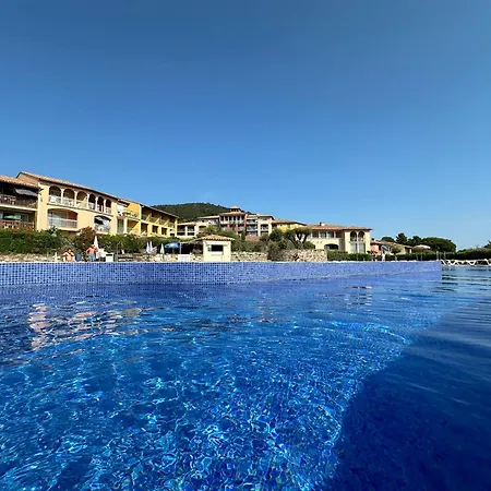 Climatise Avec Piscine Et Jardin A L'entree Du Golfe De St Tropez Appartement