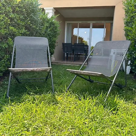 Climatise Avec Piscine Et Jardin A L'entree Du Golfe De St Tropez Appartement *