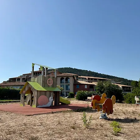 Climatise Avec Piscine Et Jardin A L'entree Du Golfe De St Tropez *